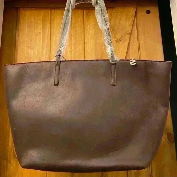 Desigual Bold Sicilia Zipper Tote in Brown with Embroidered medallions. - Picture 4 of 4